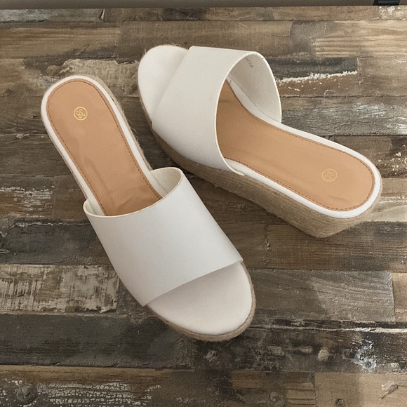 White wedge platform sandal - Picture 2 of 2